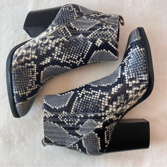 Marc Fisher Gray & Black Embossed Leather Dress Western Ankle Booties Sz 6-EUC - Picture 6 of 15